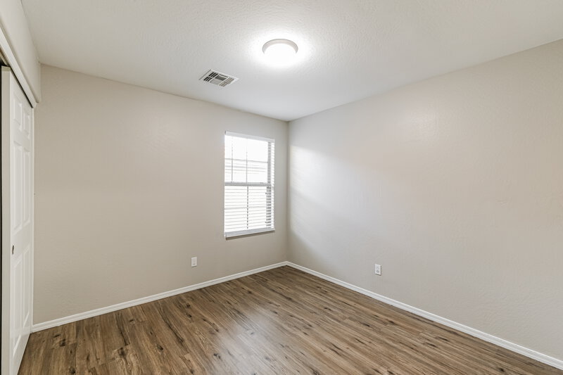 1,955/Mo, 1444 N 80th Dr Phoenix, AZ 85043 Bedroom View