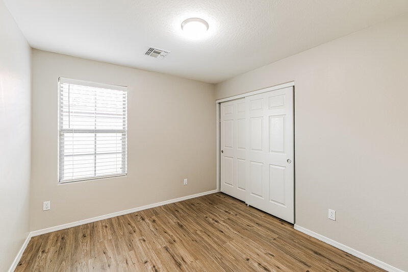 1,955/Mo, 1444 N 80th Dr Phoenix, AZ 85043 Bedroom View 2