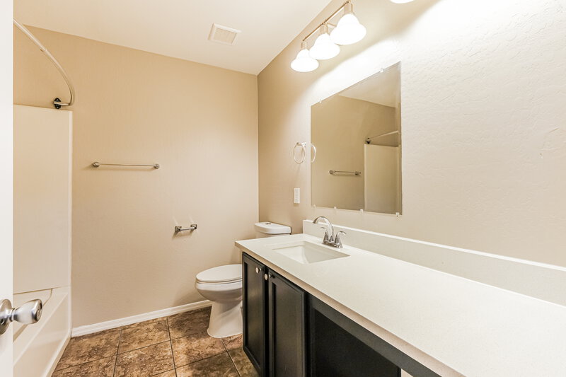 1,955/Mo, 1444 N 80th Dr Phoenix, AZ 85043 Bathroom View