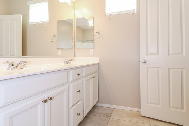 2,520/Mo, 16574 W Sierra St Surprise, AZ 85388 Main Bathroom View