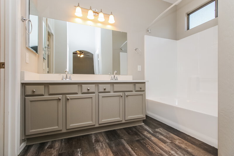 1,975/Mo, 22243 N 29th Dr Phoenix, AZ 85027 Main Bathroom View
