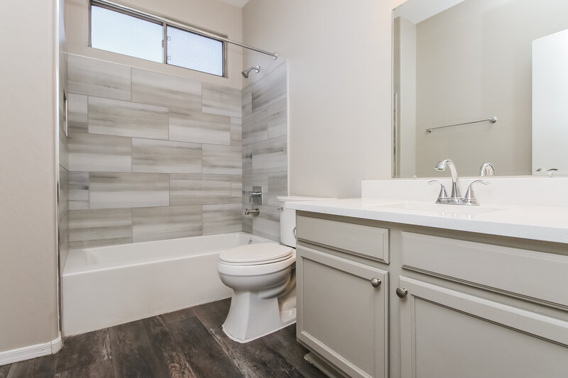 1,975/Mo, 22243 N 29th Dr Phoenix, AZ 85027 Main Bathroom View 2