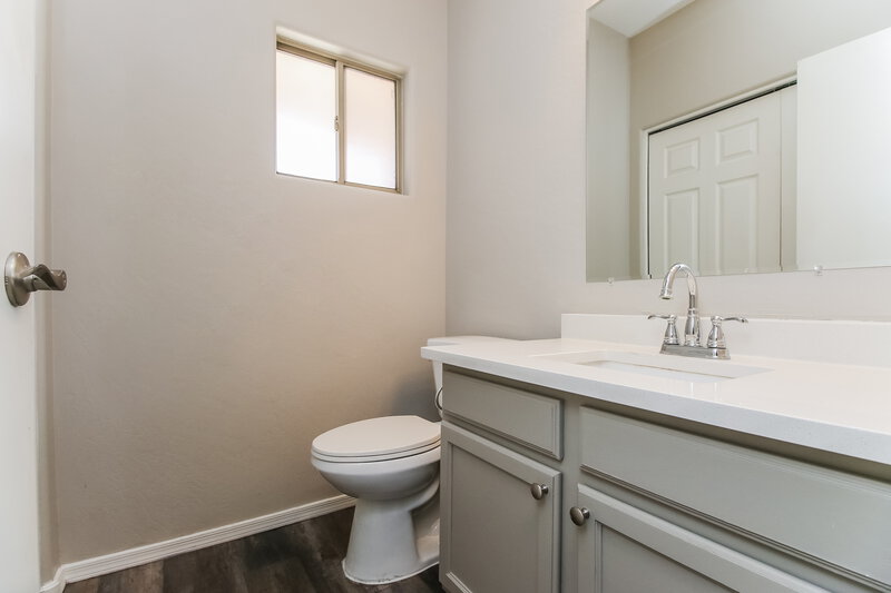 1,975/Mo, 22243 N 29th Dr Phoenix, AZ 85027 Bathroom View