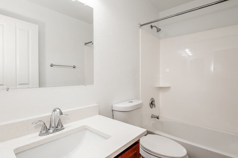 2,025/Mo, 14815 N Tonya CIR El Mirage, AZ 85335 Bathroom View