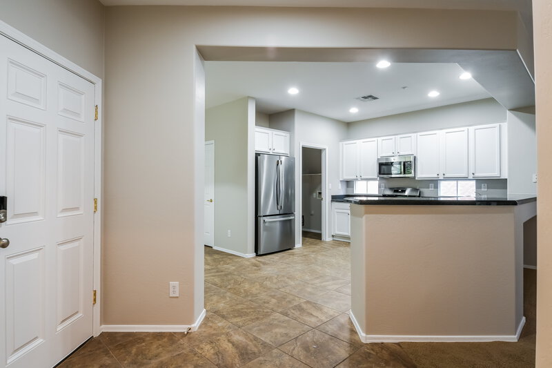 2,810/Mo, 41113 N Prestancia Dr Phoenix, AZ 85086 Kitchen View 2