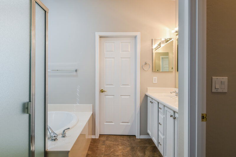 2,810/Mo, 41113 N Prestancia Dr Phoenix, AZ 85086 Main Bathroom View