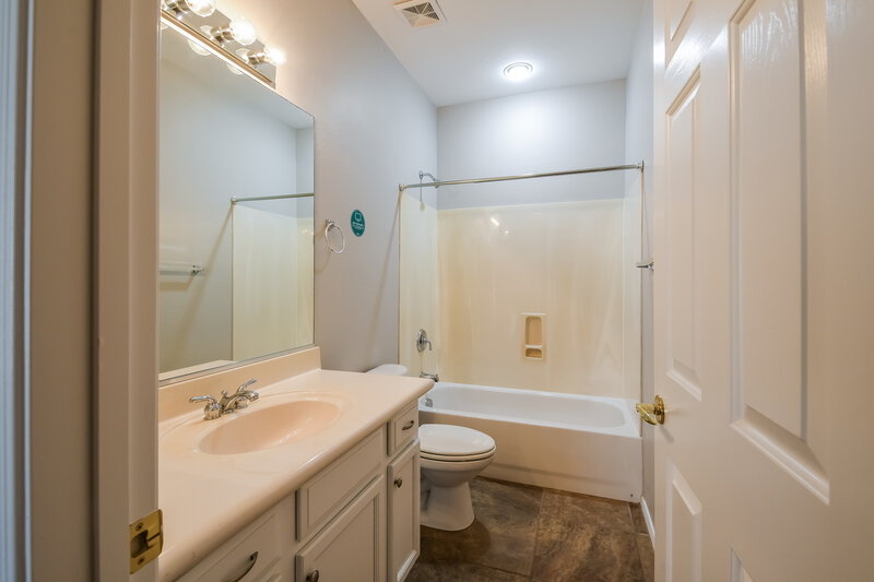 2,810/Mo, 41113 N Prestancia Dr Phoenix, AZ 85086 Bathroom View