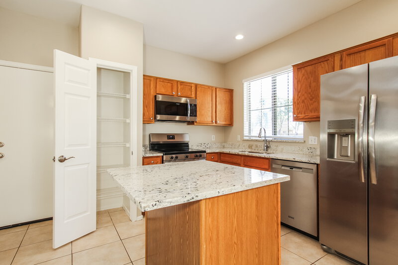 2,260/Mo, 22027 N 30th Ln Phoenix, AZ 85027 Kitchen View