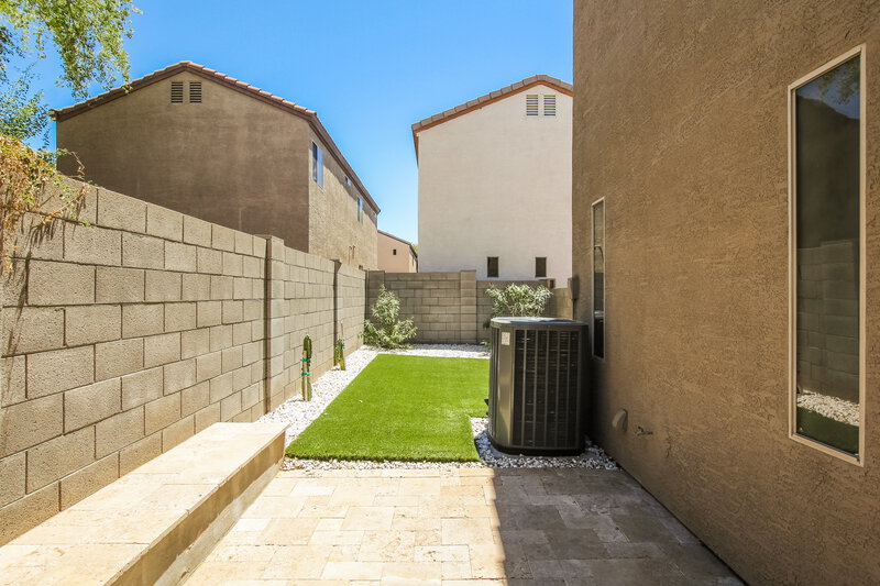 2,260/Mo, 22027 N 30th Ln Phoenix, AZ 85027 Rear View 2