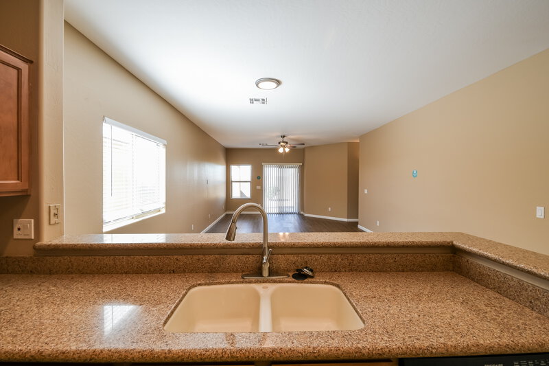 2,230/Mo, 41240 N Hudson Trl Anthem, AZ 85086 Kitchen View