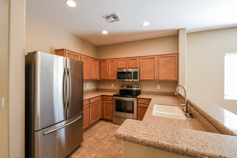 2,230/Mo, 41240 N Hudson Trl Anthem, AZ 85086 Kitchen View 2
