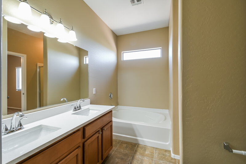 2,230/Mo, 41240 N Hudson Trl Anthem, AZ 85086 Bathroom View