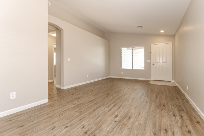 2,300/Mo, 10803 W Monte Vista Rd Avondale, AZ 85392 Living Room View 2
