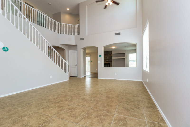 2,745/Mo, 7127 W Kingman St Phoenix, AZ 85043 Living Room View