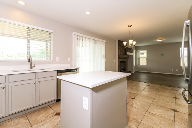 2,745/Mo, 7127 W Kingman St Phoenix, AZ 85043 Kitchen View