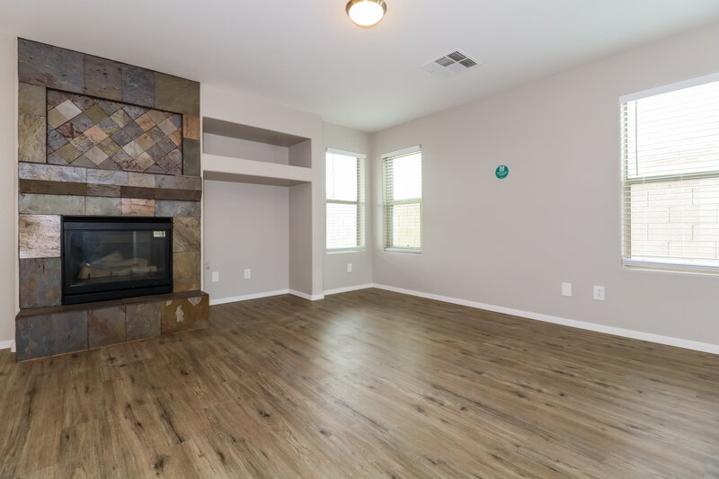 2,745/Mo, 7127 W Kingman St Phoenix, AZ 85043 Family Room View