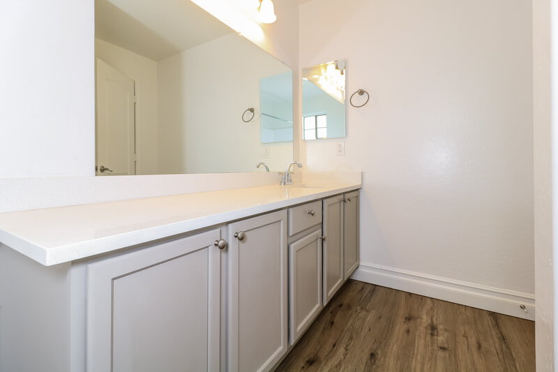 2,745/Mo, 7127 W Kingman St Phoenix, AZ 85043 Bathroom View