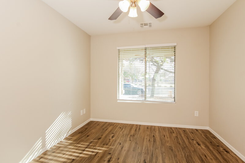 2,125/Mo, 14708 W Hearn Rd Surprise, AZ 85379 Office View