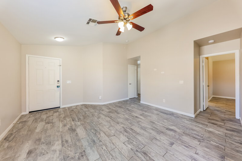 2,080/Mo, 21610 N 29th Dr Phoenix, AZ 85027 Living Room View 3