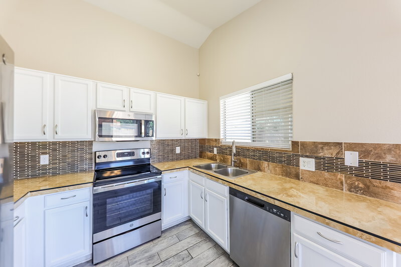 2,080/Mo, 21610 N 29th Dr Phoenix, AZ 85027 Kitchen View 2