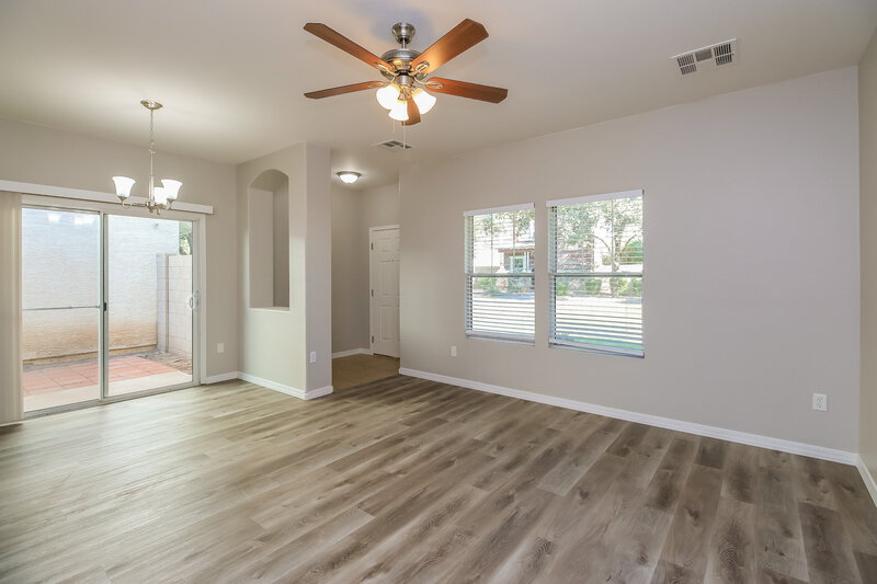 2,315/Mo, 1519 S Owl Dr Gilbert, AZ 85296 Living Room View
