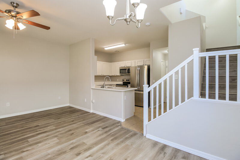2,315/Mo, 1519 S Owl Dr Gilbert, AZ 85296 Living Room View 3