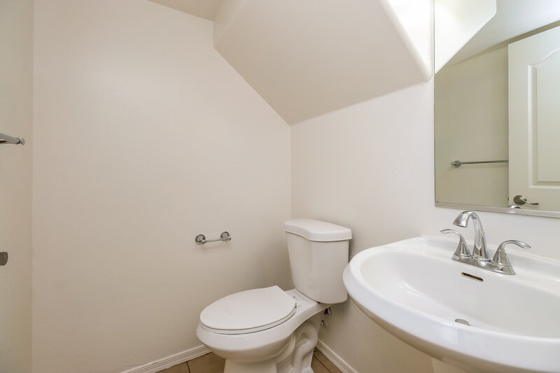 2,315/Mo, 1519 S Owl Dr Gilbert, AZ 85296 Bathroom View 2
