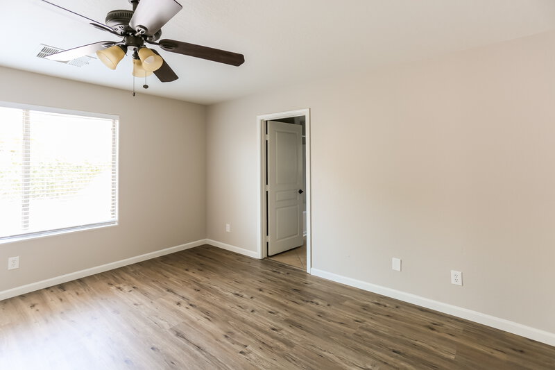 2,160/Mo, 10510 W Roanoke Avenue Avondale, AZ 85392 Living Room View 2