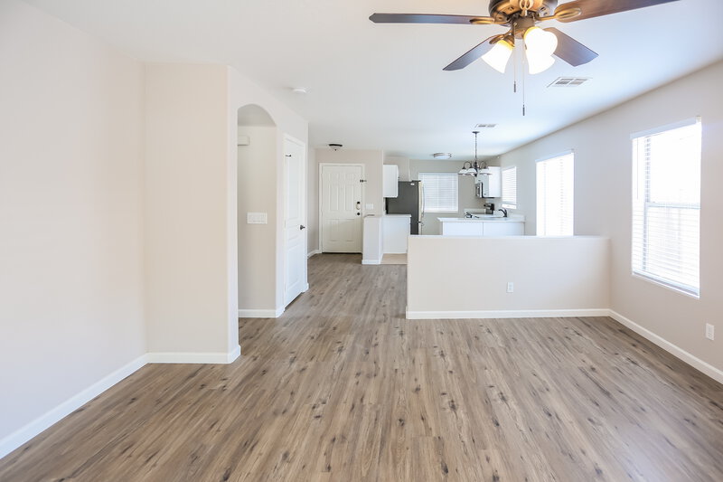 2,160/Mo, 10510 W Roanoke Avenue Avondale, AZ 85392 Living Room View 4