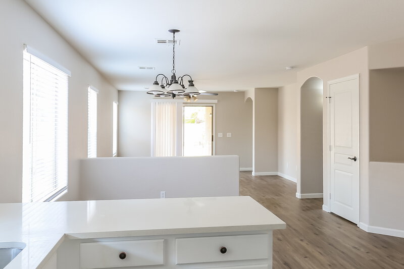 2,160/Mo, 10510 W Roanoke Avenue Avondale, AZ 85392 Kitchen View