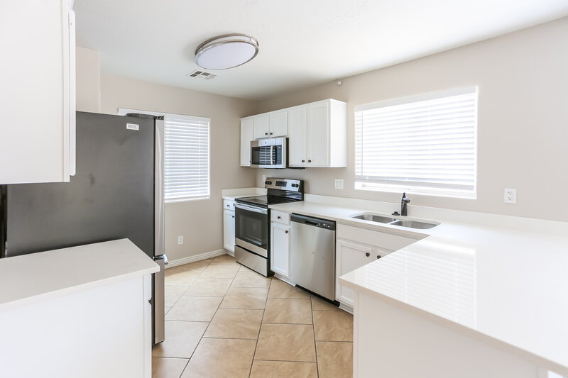 2,160/Mo, 10510 W Roanoke Avenue Avondale, AZ 85392 Kitchen View 2