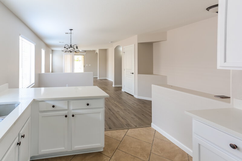 2,160/Mo, 10510 W Roanoke Avenue Avondale, AZ 85392 Kitchen View 4