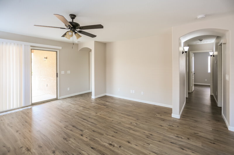 2,160/Mo, 10510 W Roanoke Avenue Avondale, AZ 85392 Main Bedroom View
