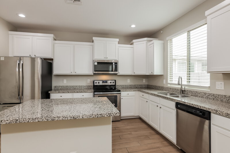 2,310/Mo, 7332 W Preston Ln Phoenix, AZ 85043 Kitchen View