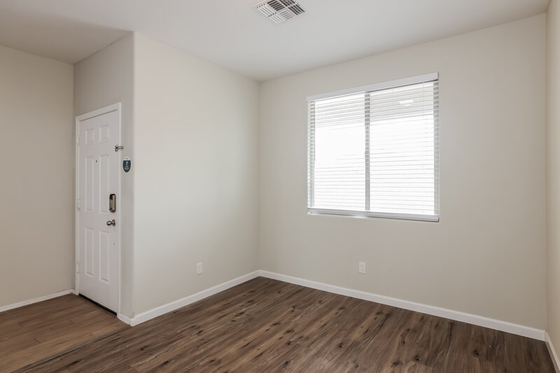 2,310/Mo, 7332 W Preston Ln Phoenix, AZ 85043 Family Room View