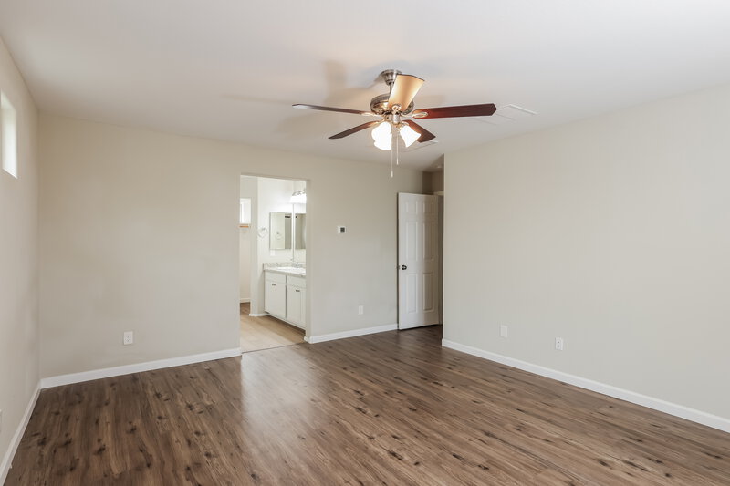 2,310/Mo, 7332 W Preston Ln Phoenix, AZ 85043 Main Bedroom View 2
