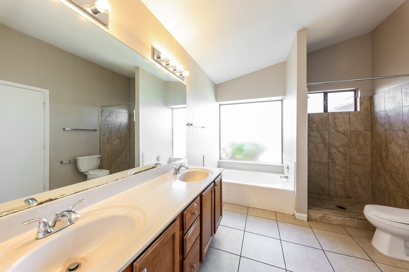 1,790/Mo, 3104 N Copenhagen Dr Avondale, AZ 85392 Main Bathroom View