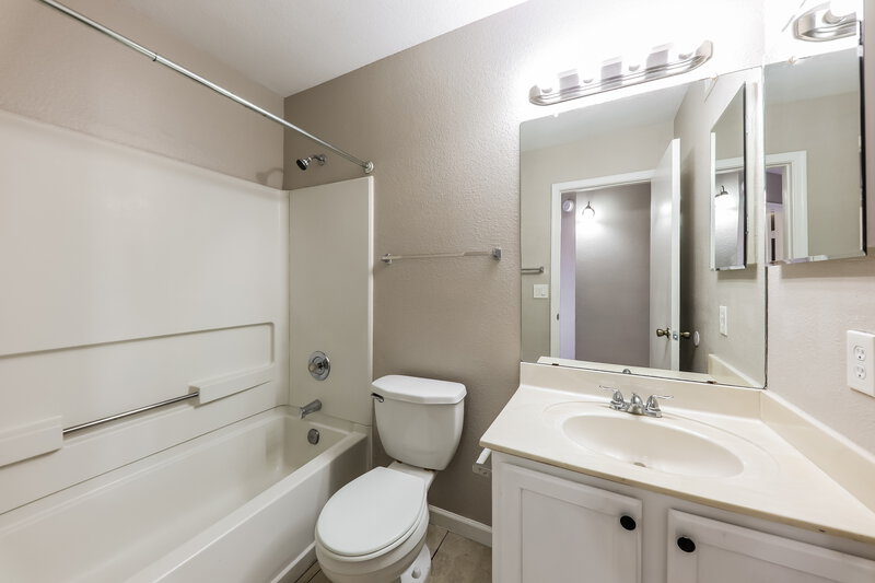 1,790/Mo, 3104 N Copenhagen Dr Avondale, AZ 85392 Bathroom View