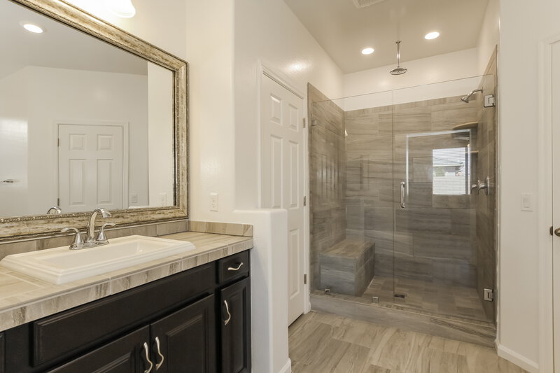 2,415/Mo, 13242 W Avenida Del Rey Peoria, AZ 85383 Main Bathroom View