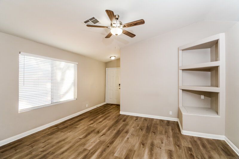 1,820/Mo, 16526 N 157th Ave Surprise, AZ 85374 Living Room View 2