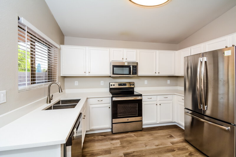 1,820/Mo, 16526 N 157th Ave Surprise, AZ 85374 Kitchen View