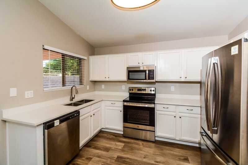 1,820/Mo, 16526 N 157th Ave Surprise, AZ 85374 Kitchen View 2