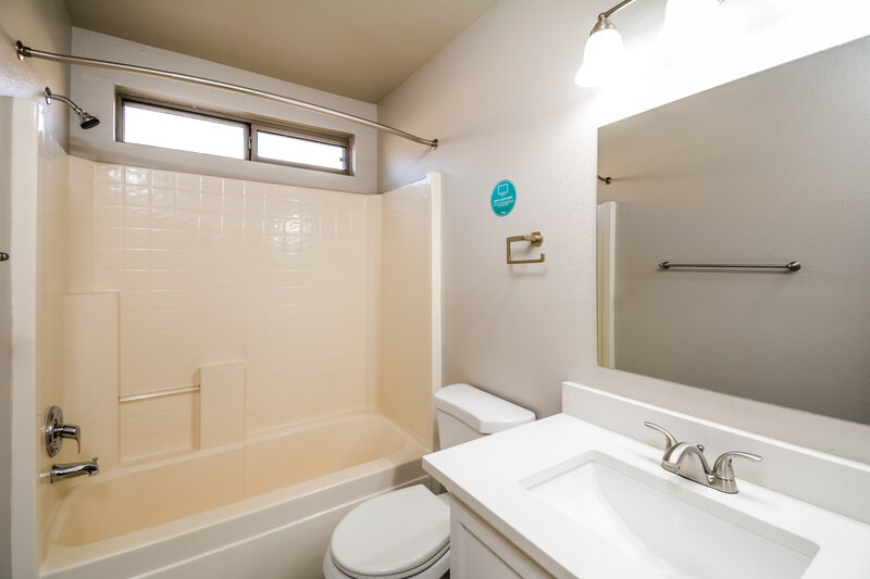 1,820/Mo, 16526 N 157th Ave Surprise, AZ 85374 Bathroom View