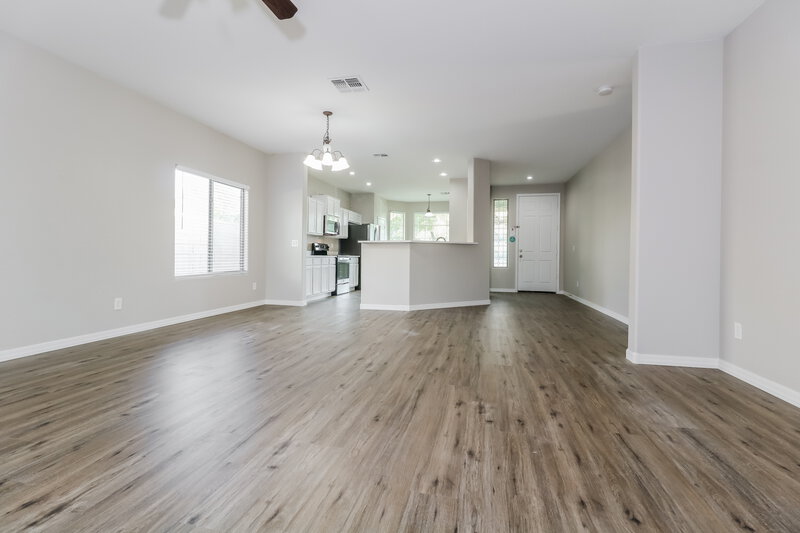 2,250/Mo, 136 S 108th Ave Avondale, AZ 85323 Living Room View