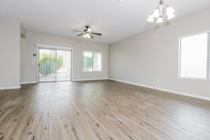 2,250/Mo, 136 S 108th Ave Avondale, AZ 85323 Dining Room View