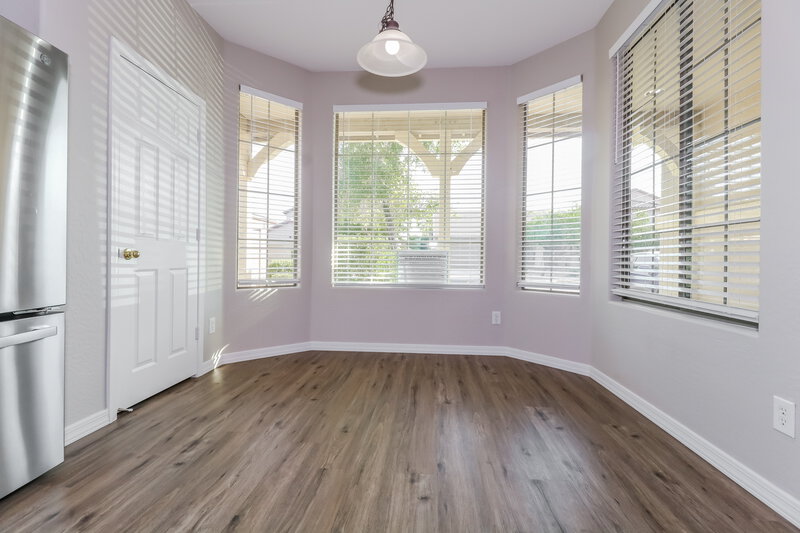 2,250/Mo, 136 S 108th Ave Avondale, AZ 85323 Breakfast Nook View