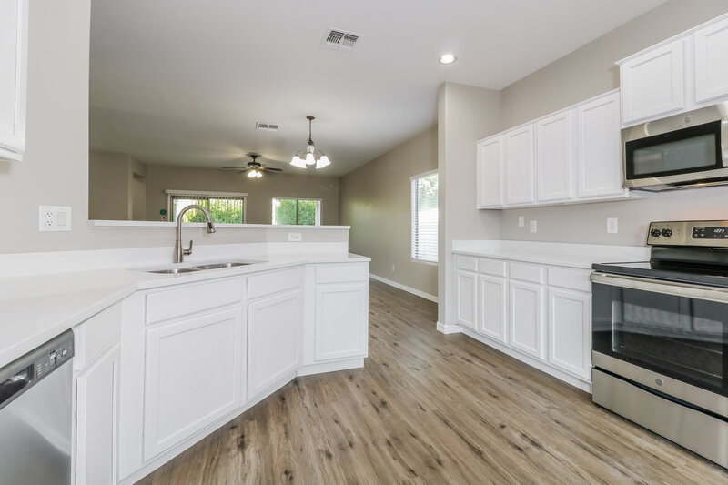 2,250/Mo, 136 S 108th Ave Avondale, AZ 85323 Kitchen View