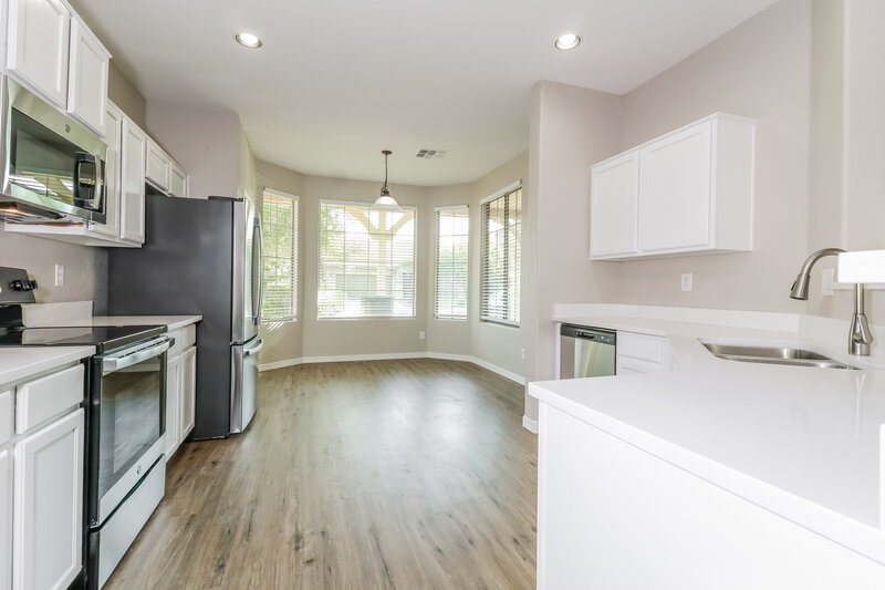 2,250/Mo, 136 S 108th Ave Avondale, AZ 85323 Kitchen View 2