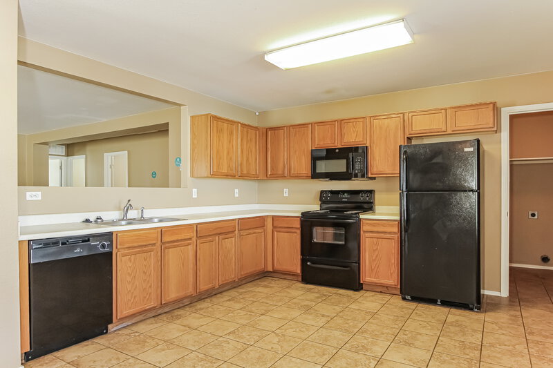 1,890/Mo, 11529 W Charter Oak Rd El Mirage, AZ 85335 Kitchen View
