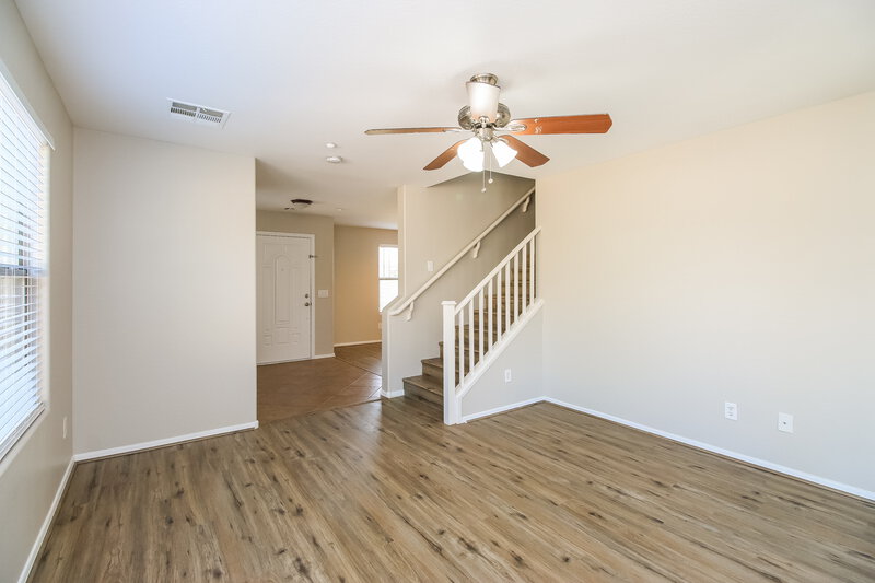 2,240/Mo, 3344 E Franklin Ave Gilbert, AZ 85295 Living Room View 2